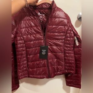 Lightweight fluffy packable jacket comes with bag